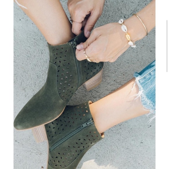 - NWOB Soludos Olive Green Lola Perforated Suede Block Heel Bootie Anthropologie - Picture 1 of 12